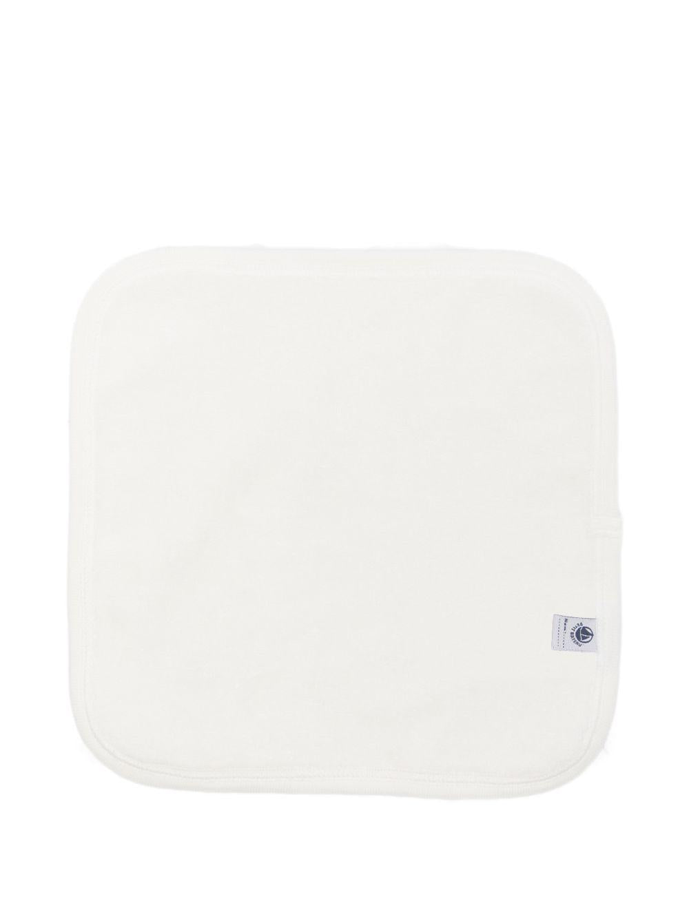 Bavaglino per neonati Petit Bateau bianco con stampa a cuori all-over A0FFY 01 PETIT BATEAU 