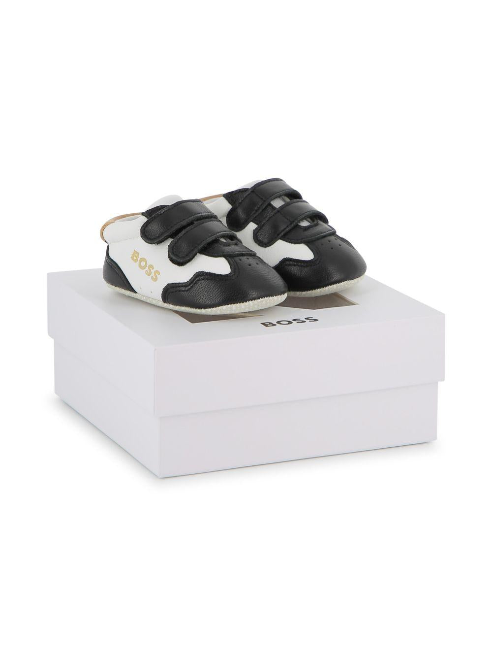Scarpine primi passi per neonato Boss Kids bianche e nere con design a inserti J53243 09B BOSS KIDS 