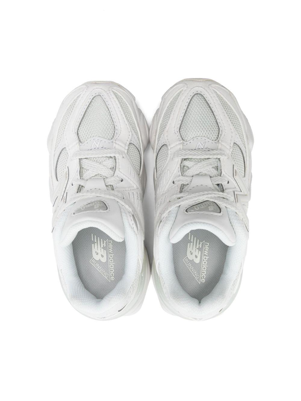 Sneakers 9060 per bambini New Balance Kids bianche con placca con logo sulla linguetta PC9060 LL NEW BALANCE KIDS 