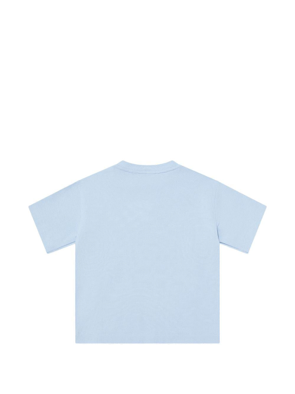 T-shirt per bambino Emporio Armani Kids azzurra con toppa con logo sul davanti EB001345 AF10497 U9360 EMPORIO ARMANI KIDS 