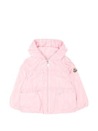 Giubbino per neonata Moncler Enfant rosa con applicazione logo L19511A0003153A5E 506 MONCLER KIDS 
