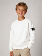 Felpa per bambino Stone Island Kids bianco con applicazione sulla manica L2S166100001S0A20 V0001 STONE ISLAND KIDS 