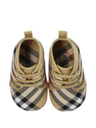 Scarpe primi passi per neonati Burberry Kids beige con motivo a quadri 8128121 B9368 BURBERRY KIDS 