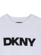 T-shirt per bambini DKNY Kids bianca con logo sul davanti D62617 10P DKNY KIDS 