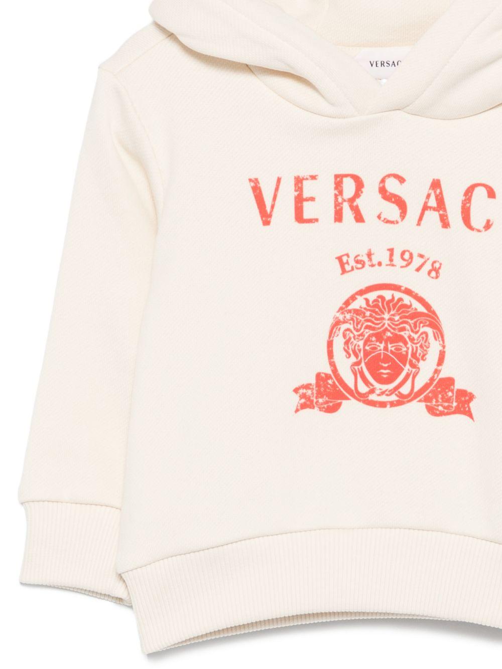 Felpa per neonato Versace Kids beige con stampa grafica 10252521A18126 2YE00 VERSACE KIDS 