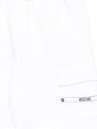 Shorts per bambino Moschino Kids bianco con dettaglio logo sulla tasca HUQ02OLCA86 10101 MOSCHINO KIDS 