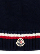 Berretto per bambino Moncler Enfant blu a righe con applicazione L29543B00001M4281 745 MONCLER KIDS 