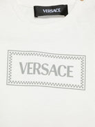 T-shirt per neonato Versace Kids bianca con stampa logo 10185701A12976 2W450 VERSACE KIDS 