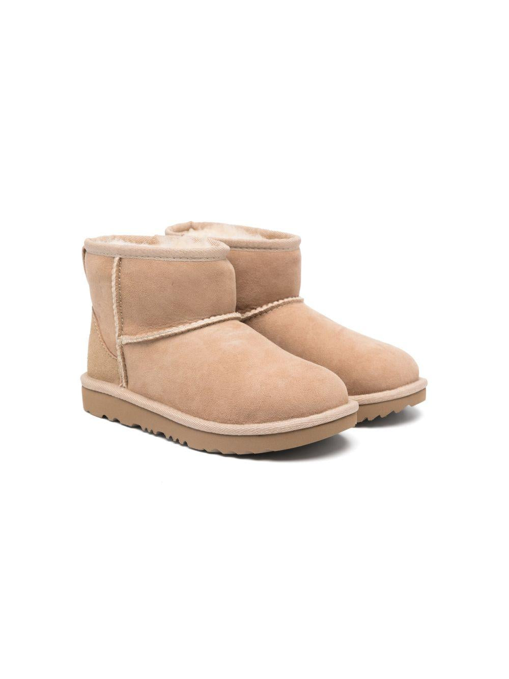 Stivaletti Classic II Mini per bambina UGG Kids beige con applicazione posteriore con logo 1017715K SAN UGG 