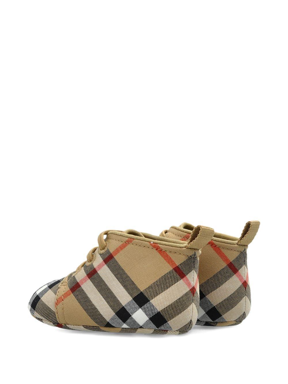 Scarpe primi passi per neonati Burberry Kids beige con motivo a quadri 8128121 B9368 BURBERRY KIDS 