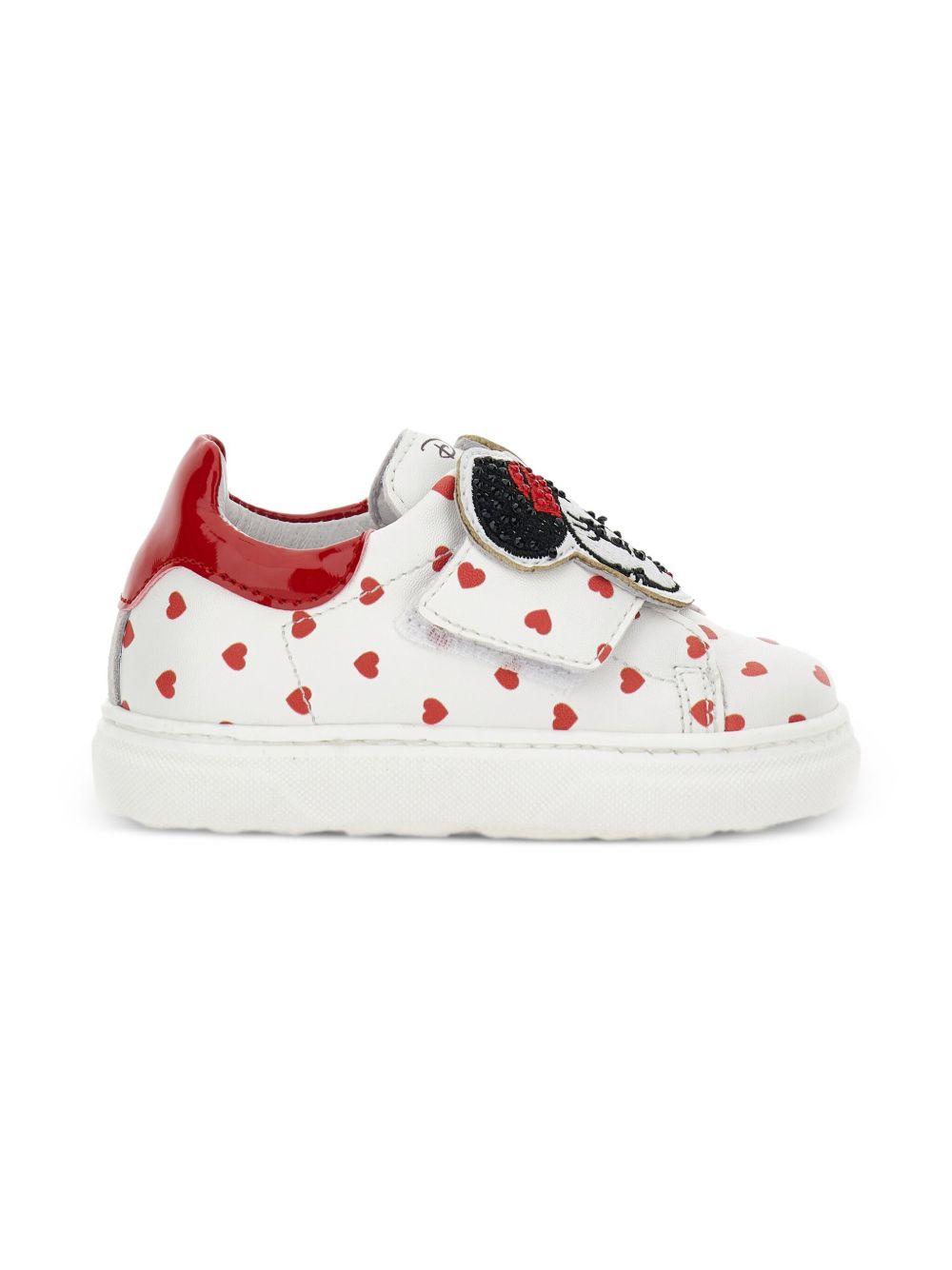Sneakers per bambina Monnalisa bianche con motivo a cuori rossi 83F010 6719 0143 MONNALISA 