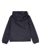 Giacca impermeabile New Urville per bambino Moncler Enfant blu con applicazione sulla manica con logo L19541A0008653A5E 742 MONCLER KIDS 