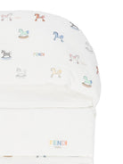 Sacco nanna per neonati Fendi Kids bianco con stampa cavallo a dondolo all-over BUJ332 AVW8 F0ZA0 FENDI KIDS 
