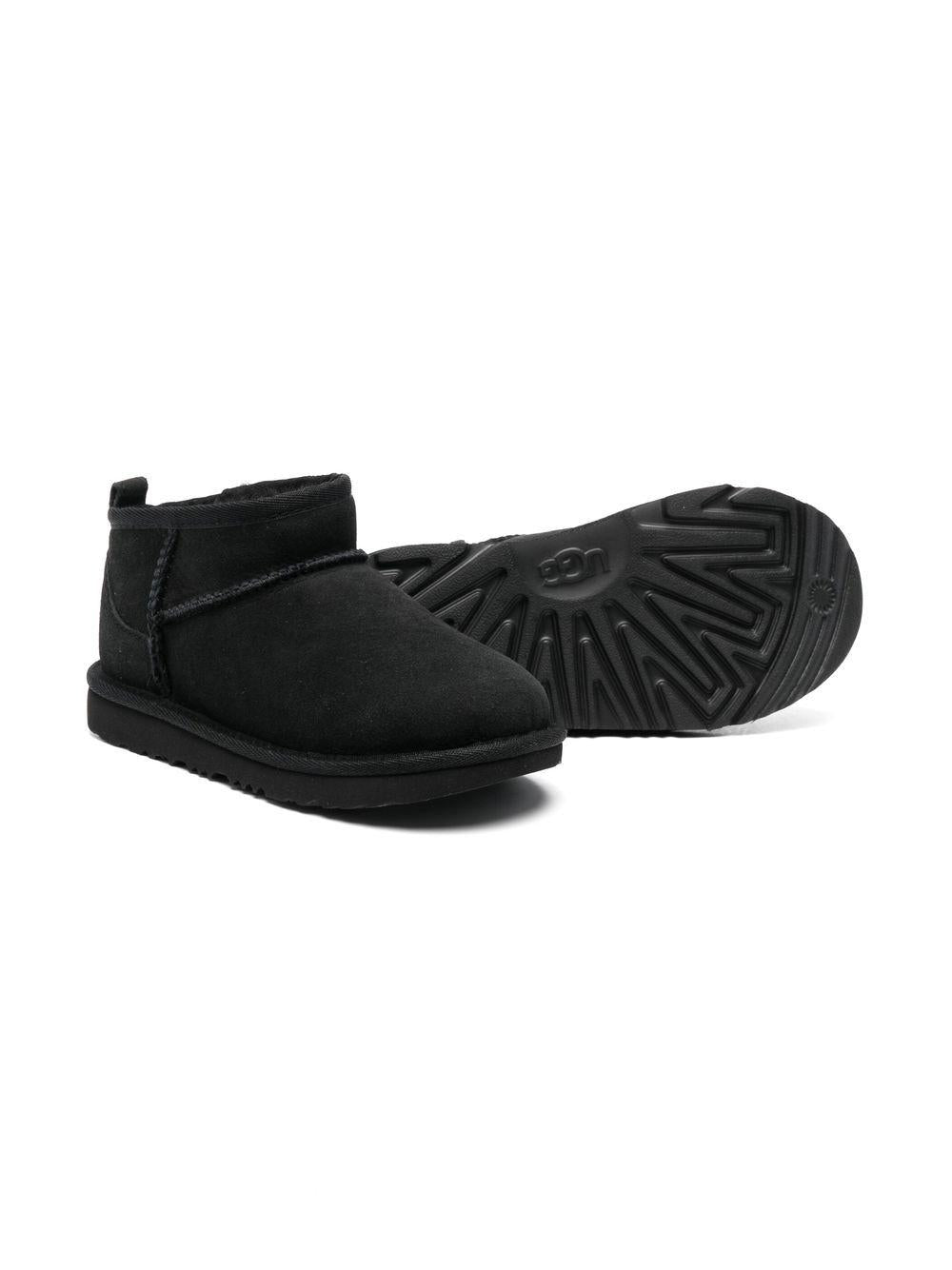 Stivali Ultra Mini per bambina UGG Kids neri con finitura idrorepellente<BR/> 1130750K BLK UGG 