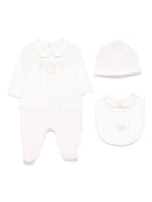 Set tutina, berretto e bavaglino per neonata Fendi Kids bianco e rosa con dettaglio logo BUK139 ST8 F0C11 FENDI KIDS 