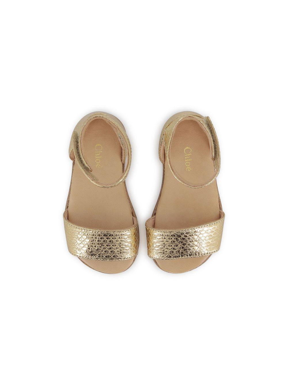 Sandali metallizzati per bambina Chloé Kids color oro con chiusura a strappo alla caviglia C20519 Z99 CHLOE' KIDS 