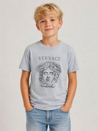 T-shirt per bambino Versace Kids azzurra con stampa grafica 10249461A18182 2U3G0 VERSACE KIDS 