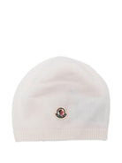 Berretto per neonati Moncler Enfant bianco con toppa con logo K29513B00002M1223 004 MONCLER KIDS 