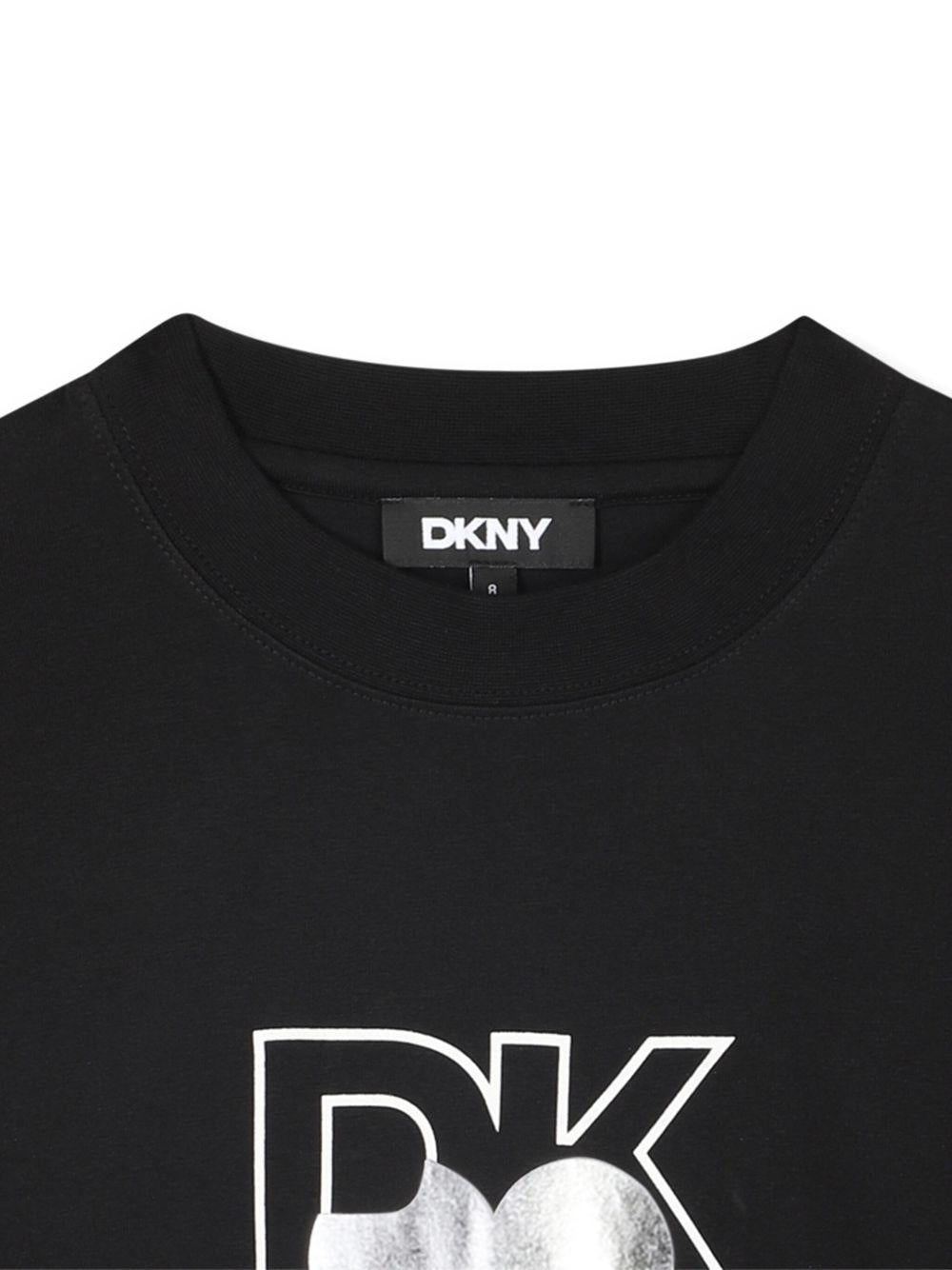 T-shirt per bambina DKNY Kids nera con logo D62417 09B DKNY 