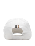 Cappello per neonato Boss Kids bianco con logo sul davanti J53143 10P BOSS KIDS 