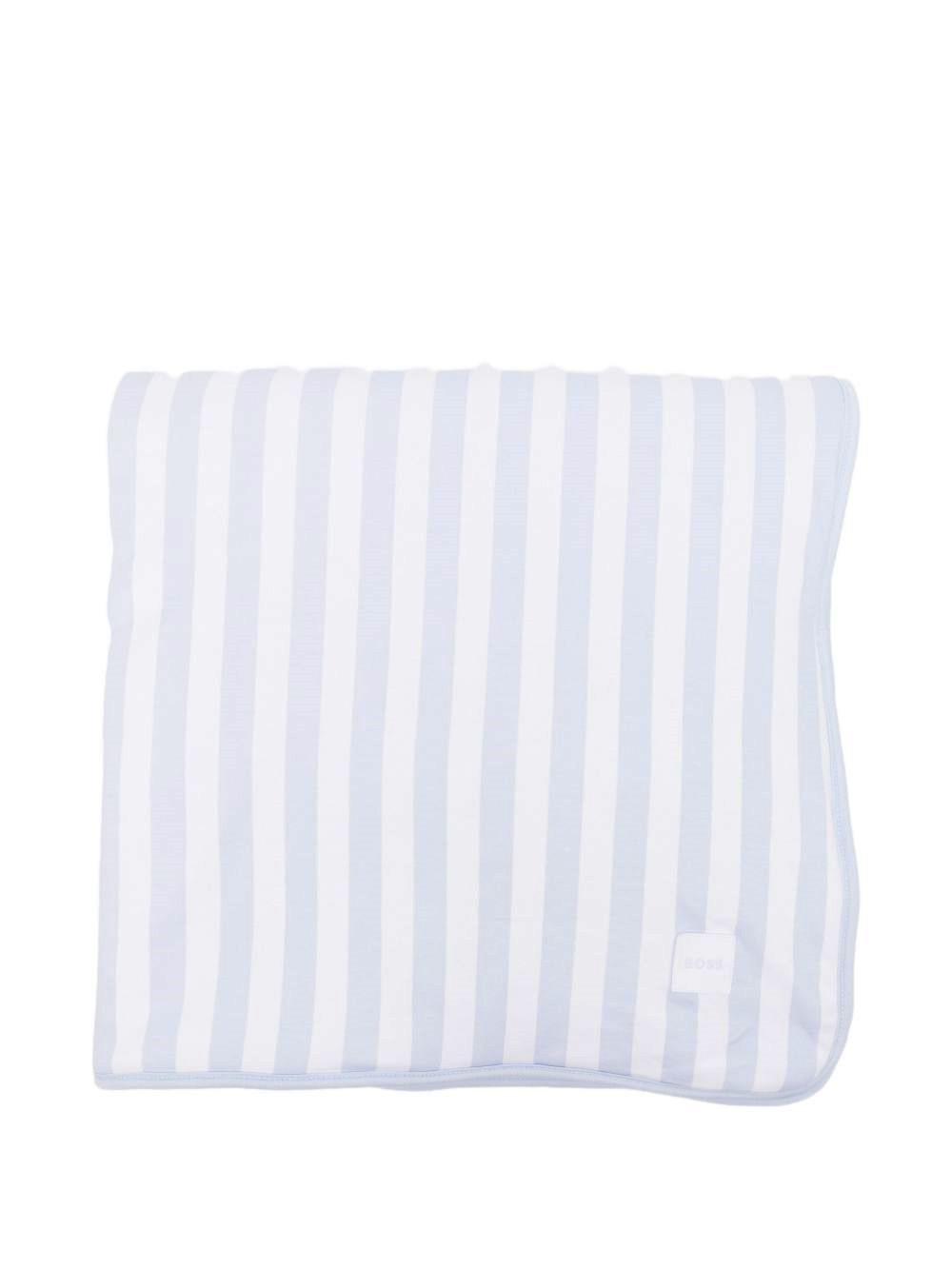 Coperta per neonato Boss Kids azzurra con design a righe J53093 771 BOSS KIDS 