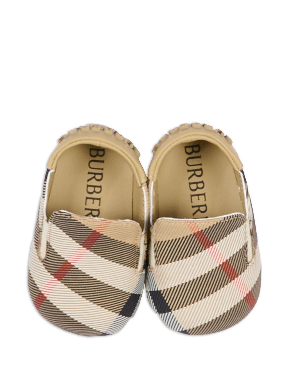 Scarpe primi passi per neonati Burberry Kids beige con motivo Vintage Check 8123757 B9368 BURBERRY KIDS 