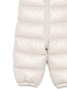 Tuta da neve per neonati Moncler Enfant beige trapuntata con cappuccio K29511F00001597YX 20N MONCLER ENFANT 