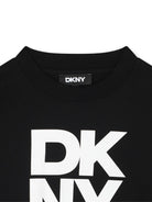 T-shirt per bambino DKNY Kids nero con logo a contrasto D62457 09B DKNY 