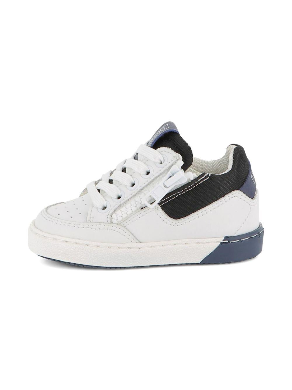 Sneakers per bambino BOSS Kids bianche con design a inserti J52580 10P BOSS KIDS 