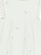 Abito per neonata Louise Misha verde con bordo in pizzo FRI-S26-S0260 ALMOND LOUISE MISHA KIDS 
