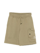 Shorts per bambino C.P. Company Kids verde con logo sul davanti CUQ00NLCA69 30915 C.P.COMPANY KIDS 
