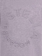 T-shirt per bambina Stella McCartney Kids grigia con logo goffrato sul davanti TV8P41 Z0434 809 STELLA McCARTNEY KIDS 