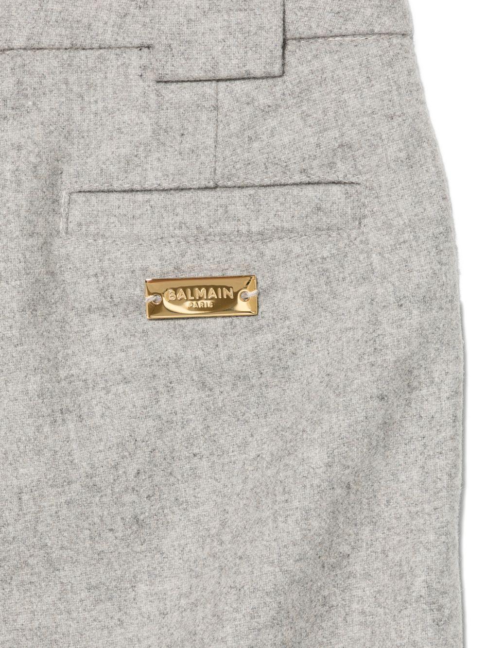 Pantaloni per bambino Balmain Kids grigi con placca con logo color oro BZ6A40 I0341 806OR BALMAIN KIDS 