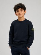 Felpa per bambino Stone Island Kids blu con applicazione sulla manica L2S166100001S0A20 V0020 STONE ISLAND KIDS 