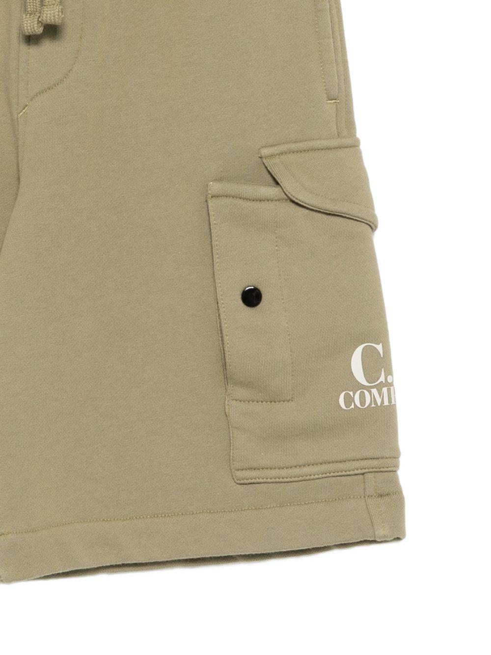 Shorts per bambino C.P. Company Kids verde con logo sul davanti CUQ00NLCA69 30915 C.P.COMPANY KIDS 