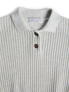 Polo in maglia con dettagli brillanti per bambino Brunello Cucinelli Kids grigio con orlo a coste BSTM20005 CP838 BRUNELLO CUCINELLI KIDS 