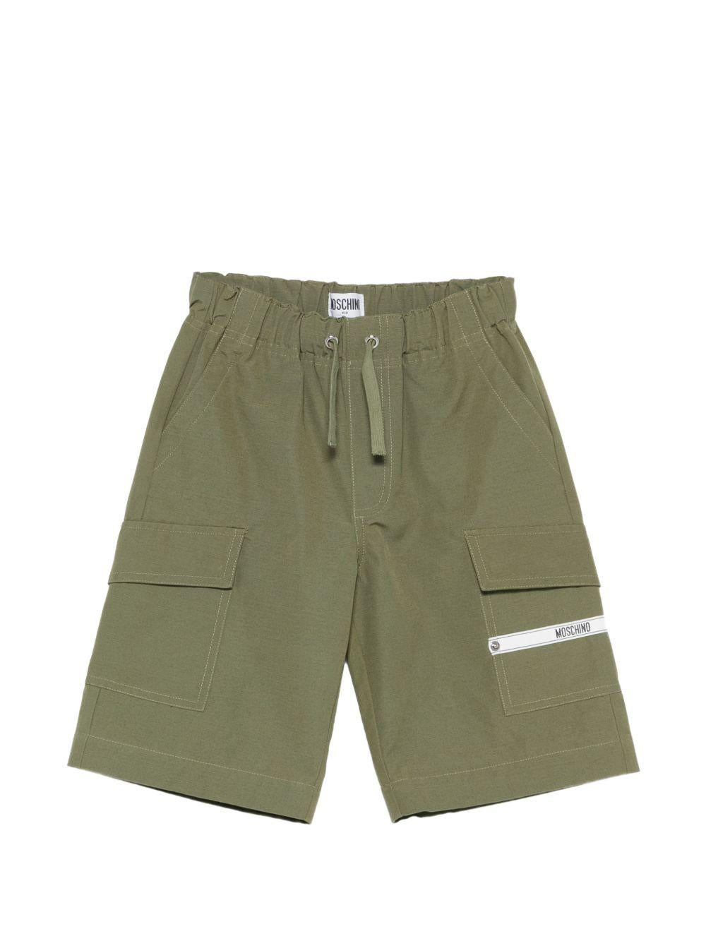 Shorts cargo per bambino Moschino Kids verde con stampa logo HUQ02ILLA14 30037 MOSCHINO KIDS 
