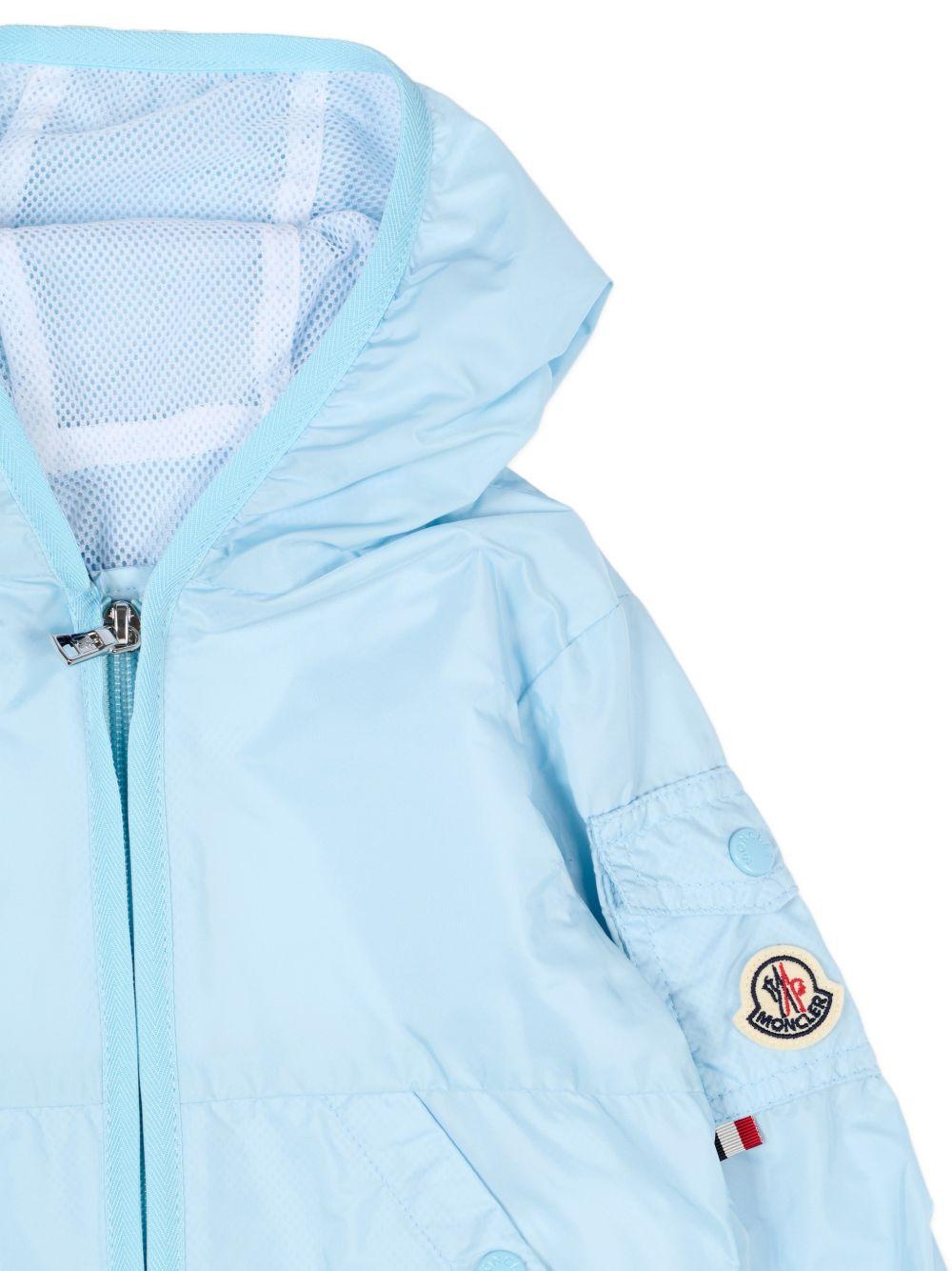 Giubbino per neonato Moncler Enfant azzurro con cappuccio L19511A0001653A5E 711 MONCLER KIDS 