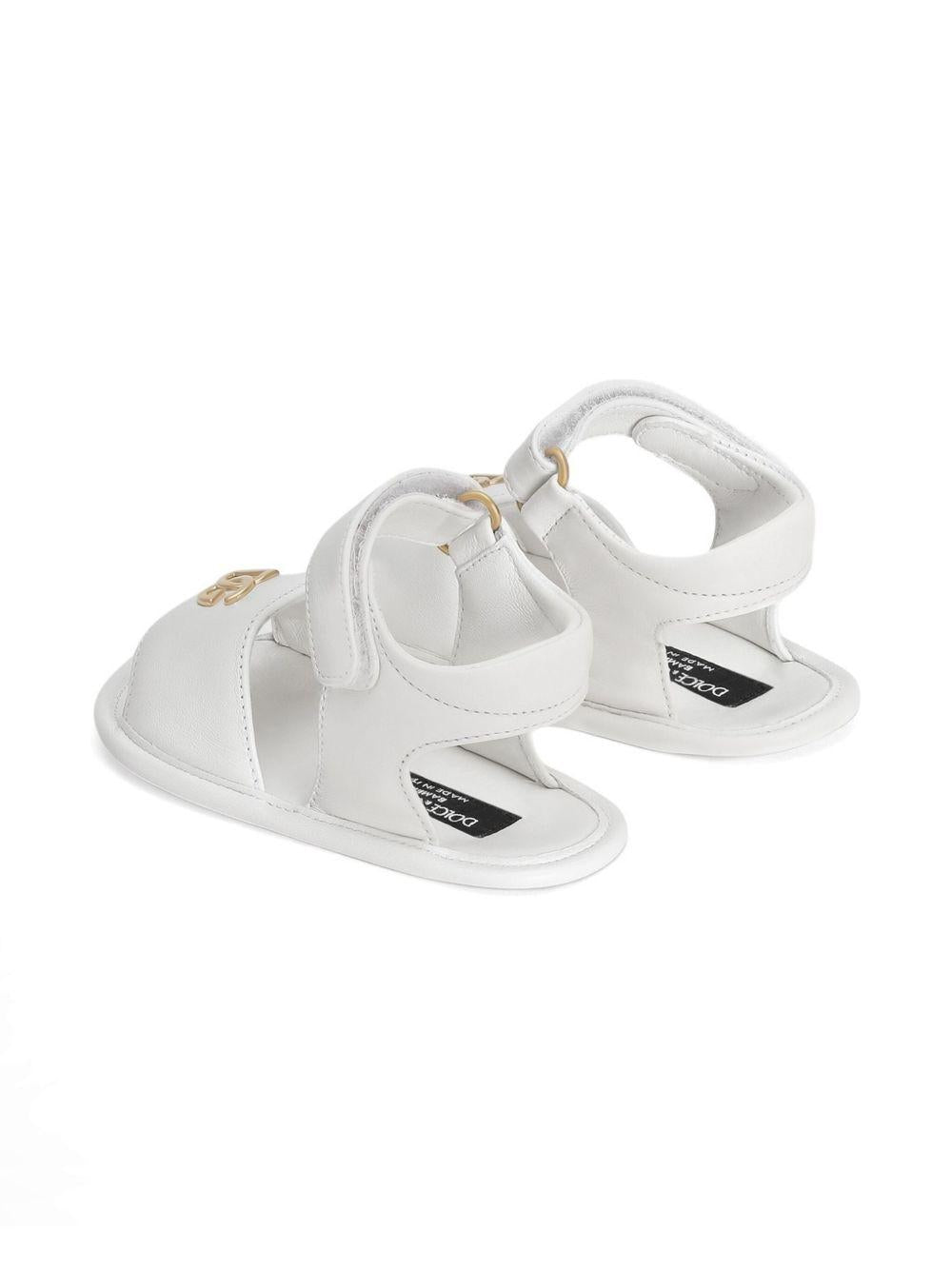 Sandali per neonata Dolce & Gabbana Kids bianchi con placca con logo DK0157 AB793 80001 DOLCE & GABBANA KIDS 