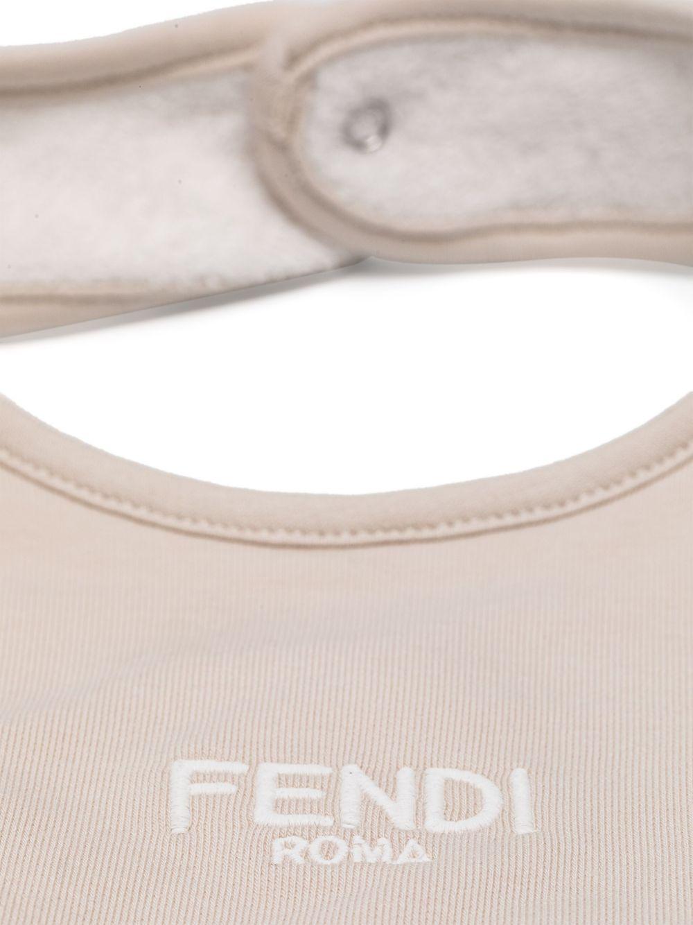 Set tutina bavaglino e cappellino per neonati Fendi Kids beige con logo jacquard FF BUK115 AQT8 F19J5 FENDI KIDS 