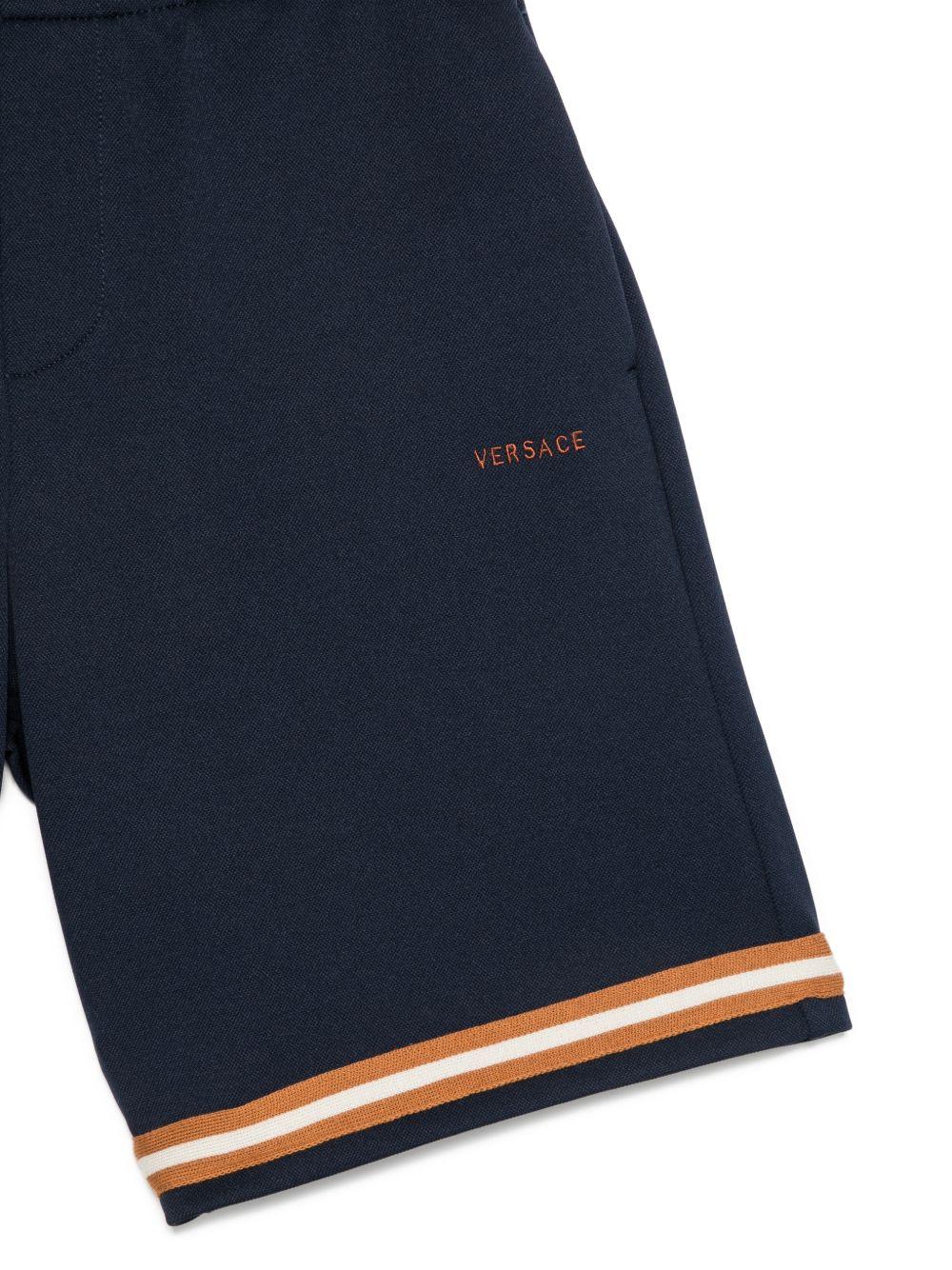Shorts per bambino Versace Kids blu con logo ricamato 10249331A18117 2U8J0 VERSACE KIDS 