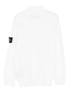 Maglione per bambino Stone Island Junior bianco a collo alto con logo e toppa K2S165100017S0C04 V0099 STONE ISLAND JUNIOR 
