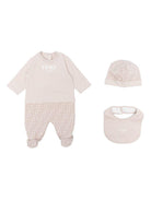 Set tutina bavaglino e cappellino per neonati Fendi Kids beige con logo jacquard FF BUK115 AQT8 F19J5 FENDI KIDS 