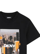 T-shirt per bambino Dkny Kids nera con stampa grafica D62536 09B DKNY KIDS 