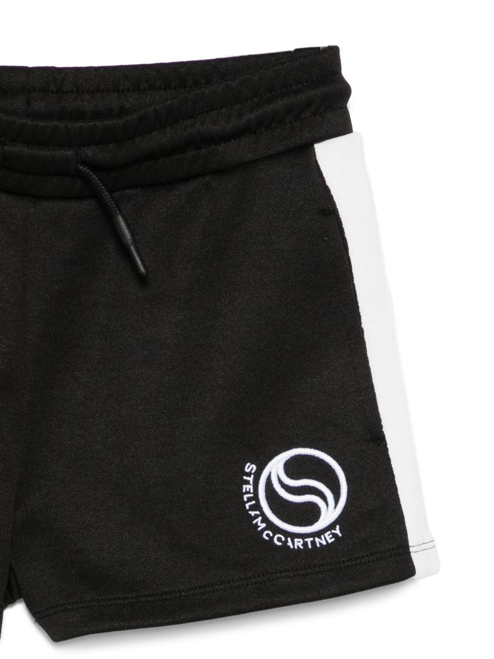 Shorts per bambina Stella McCartney Kids neri con logo sul davanti TY6D19 Z3498 930 STELLA McCARTNEY KIDS 
