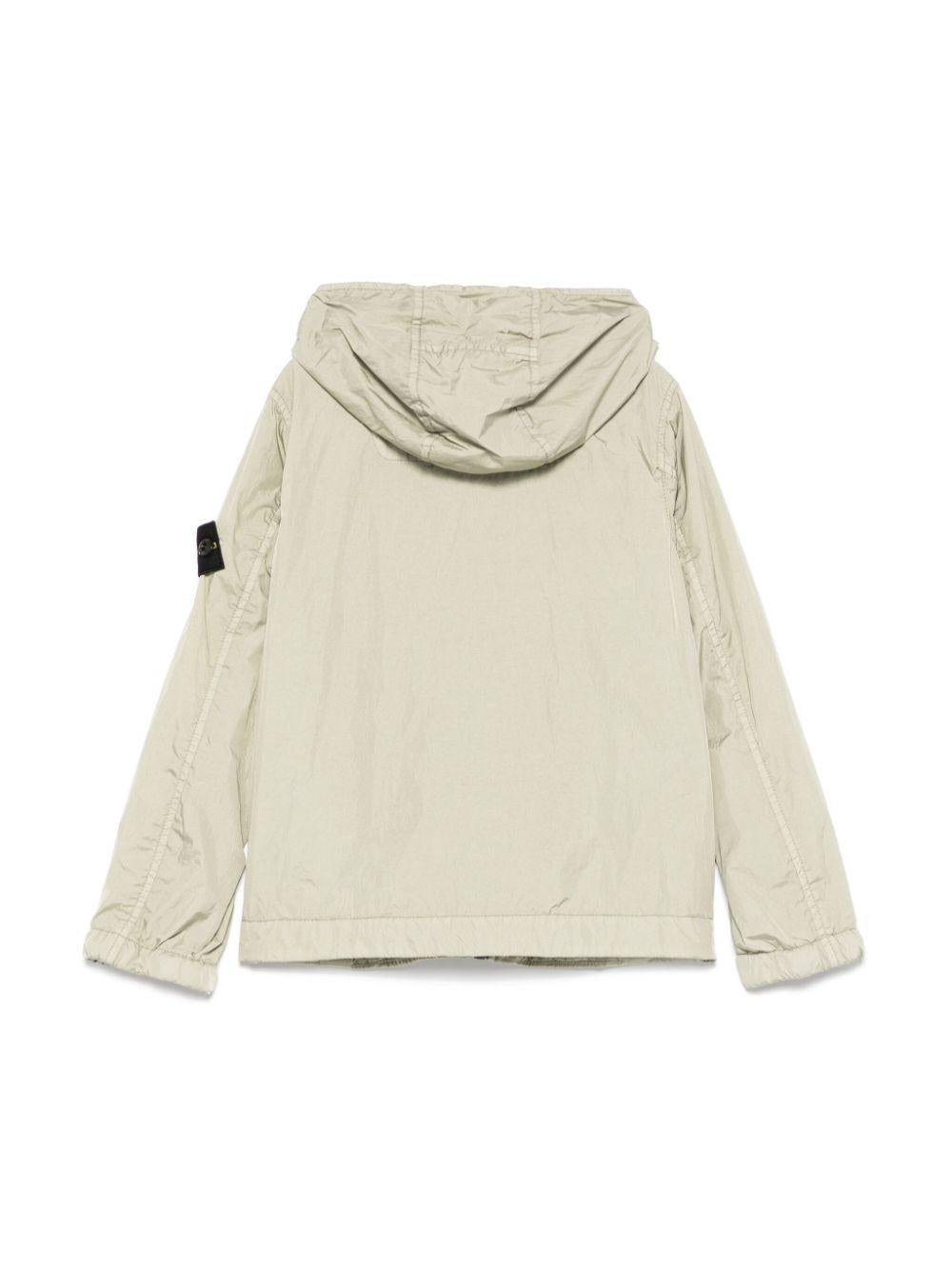 Giubbino con applicazione Compass per bambino Stone Island Junior verde con orli elasticizzati K1S164100001S0033 V0068 STONE ISLAND JUNIOR 