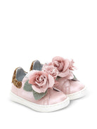 Sneakers per bambina Monnalisa Kids rosa con applicazione fiore in rilievo 83H001 8777 0194 MONNALISA KIDS 