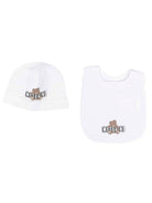 Set cappellino e bavaglino per neonati Moschino Kids bianco con logo sul davanti MUY095LCA19 10101 MOSCHINO KIDS 