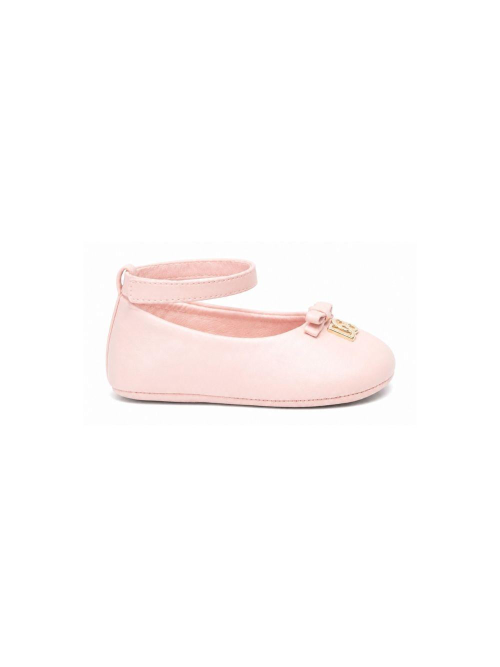 Ballerine per neonata Dolce & Gabbana Kids rosa con placca logo DK0065 AB793 80400 DOLCE & GABBANA KIDS 