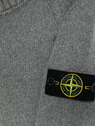 Maglione per bambino Stone Island Junior grigio a collo alto con applicazione Compass sulla manica - Rubino Kids